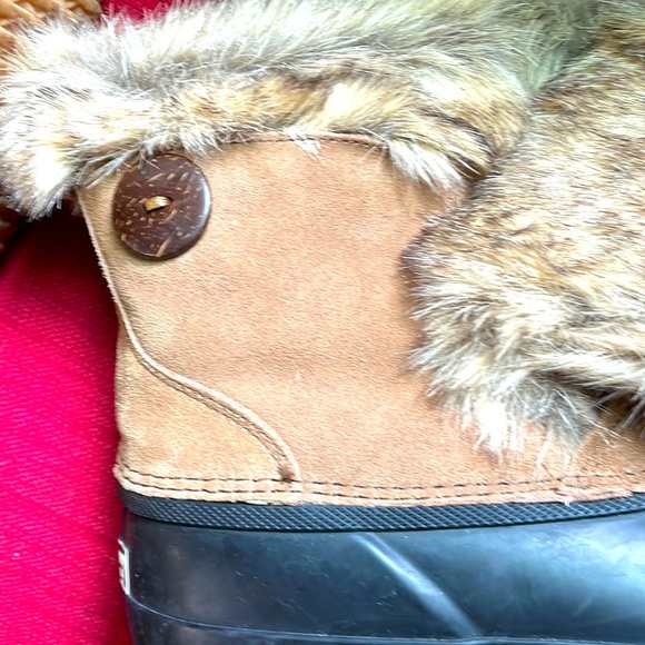 Bearpaw Deborah Hickory Waterproof boots, Size 8 - Picture 8 of 9